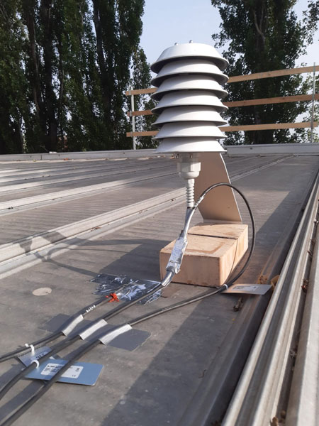 Le sonde di temperatura e umidità relativa sono state installate sul tetto piano, prima dell'installazione di Herotile